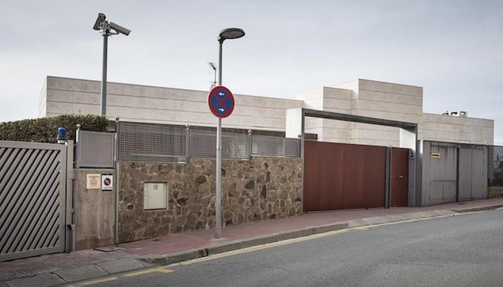 Прословутата къща от скандала "Барселонагейт", в който е замесено и името на бившия премиер и лидер на ГЕРБ Бойко Борисов, е продадена за 1 745 000 евро Прословутата къща от скандала "Барселонагейт", в който е замесено и името на бившия премиер и лидер на ГЕРБ Бойко Борисов, е продадена за 1 745 000 евро