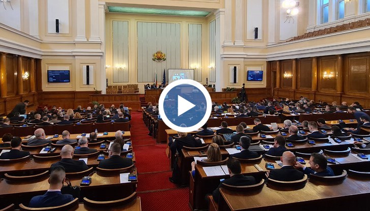 Народно събрание декларира, че категорично осъжда грубото нарушение на международното право от страна на Руската федерация и посегателството срещу териториалната цялост чрез военна интервенция срещу Украйна
