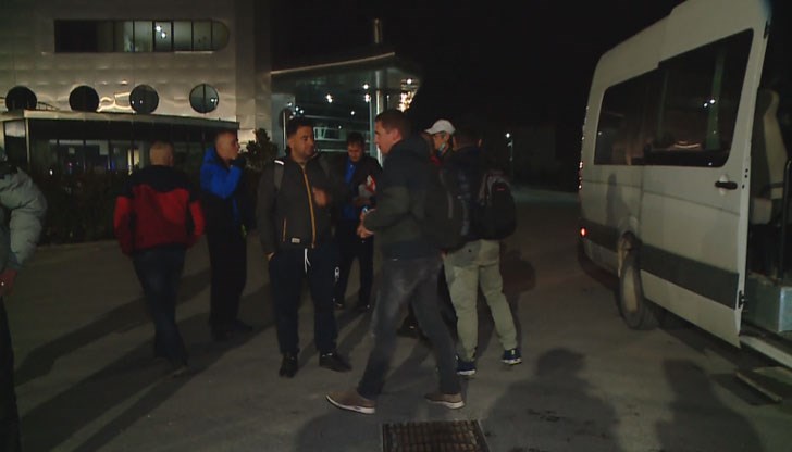 Ужасът беше голям, представете си да сте заобиколени от пламъци и под краката ви да има не знам колко дълбока вода, трудно е да се опише, сподели един от тях Ужасът беше голям, представете си да сте заобиколени от пламъци и под краката ви да има не знам колко дълбока вода, трудно е да се опише, сподели един от тях