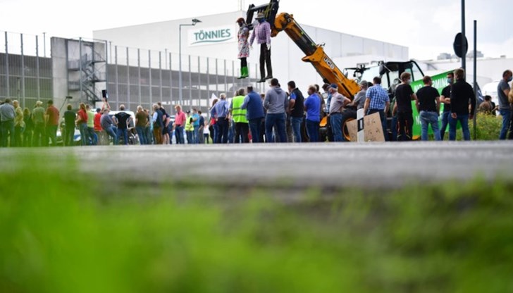 Мухъл, паразити и мизерия: как експлоатират нашенци в чужбина Мухъл, паразити и мизерия: как експлоатират нашенци в чужбина