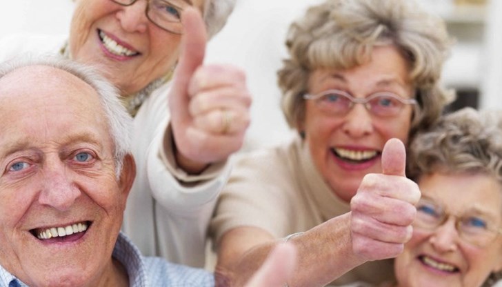 През 2015 столетниците на земята са били 417 хиляди, а се очаква, че през 2050 ще бъдат около 3,7 милиона През 2015 столетниците на земята са били 417 хиляди, а се очаква, че през 2050 ще бъдат около 3,7 милиона