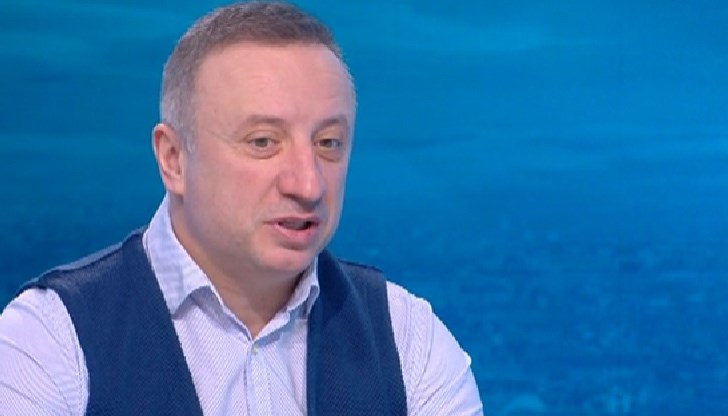 „Към бързите кредити трябва да пристъпим тогава, когато нуждата е наистина неотложна, за нещо много важно и сме с ясното съзнание, че ще ги върнем в много кратък срок – в повечето случаи до месец“, поясни Тихомир Тошев