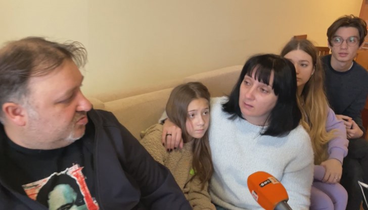 Семейство Куланови са сред първите, които са успели да напуснат Украйна веднага щом  са започнали  същинските военни действия. Те са от Одеса и  имат 3 деца
