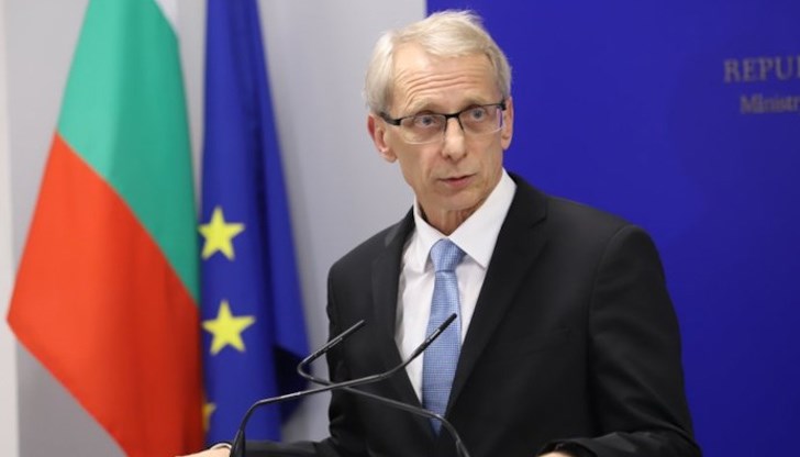 Намаляват държавните от 38 на 15