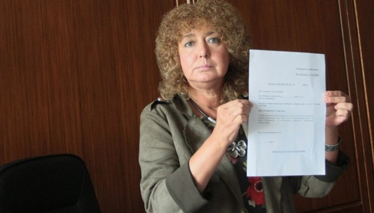 Тя наследи поста от Лозан Панов