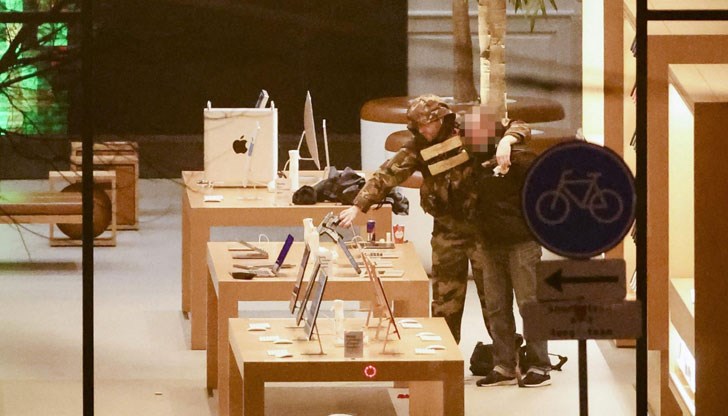 27-годишният мъж взе заложника в магазин на "Apple" и поиска откуп от 200 милиона евро в криптовалута 27-годишният мъж взе заложника в магазин на "Apple" и поиска откуп от 200 милиона евро в криптовалута