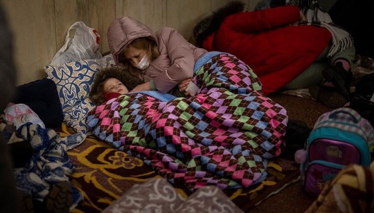 В Украйна гинат невинни момчета, деца и жени, докато разните му политически убийци, самоубийци, мародери и мижитурки се перчат налудничаво пред собствените си обективи В Украйна гинат невинни момчета, деца и жени, докато разните му политически убийци, самоубийци, мародери и мижитурки се перчат налудничаво пред собствените си обективи