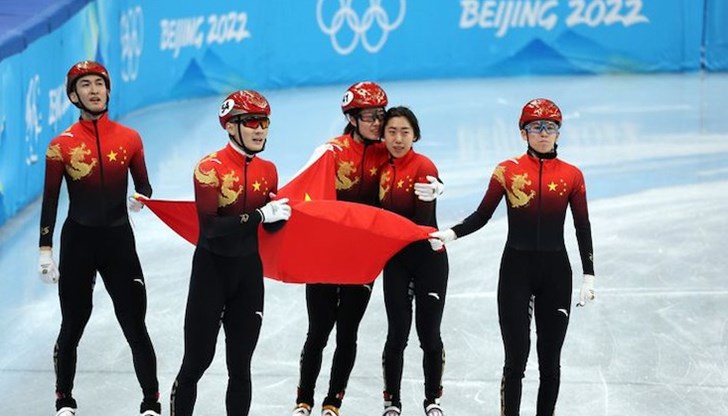 Домакините триумфираха в смесената щафета