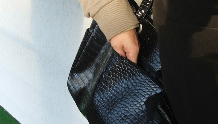 В него имало 500 лева и всички документи на жената В него имало 500 лева и всички документи на жената