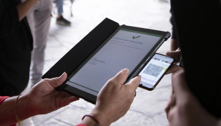 Студентите могат да се върнат в университетите без зелен сертификат