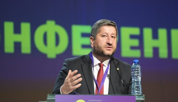 Съставът на изпълнителния съвет е намален с двама души Съставът на изпълнителния съвет е намален с двама души