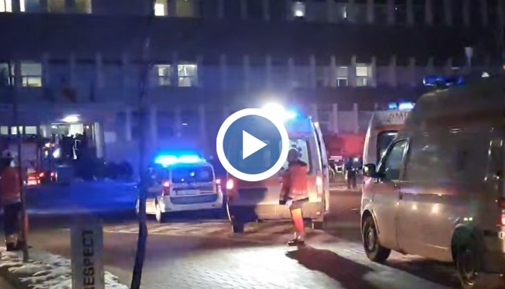 Огънят избухнал на четвъртия етаж на болницата, където се намира отделението по акушерство и гинекология