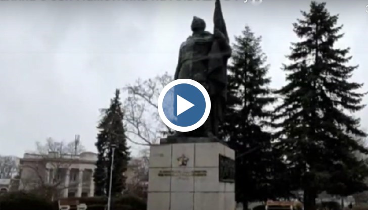 Подобни акции имаше и в други градове на България, отново срещу паметници на съветската армия и руските воини