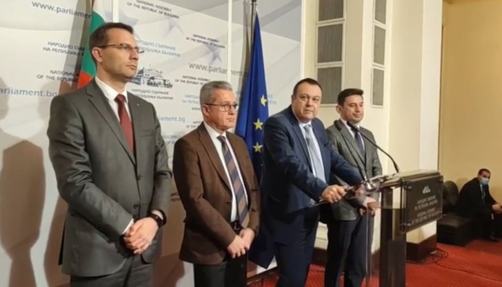 От движението продължават да се заканват на Кирил Петков заради т.нар. златни паспорти От движението продължават да се заканват на Кирил Петков заради т.нар. златни паспорти