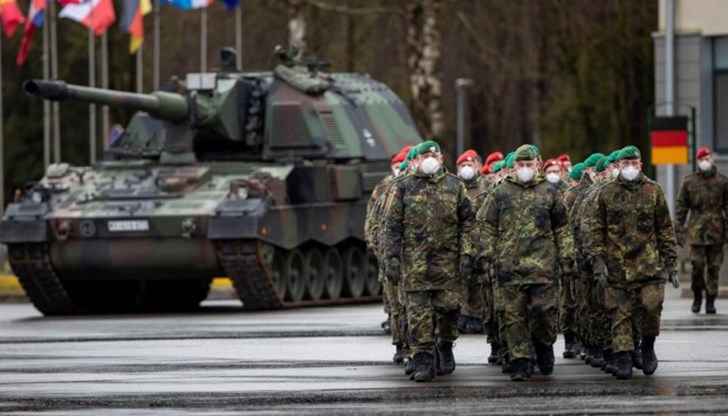 В същото време, в тотален контраст на политическата ситуация, един от украинските вестници излезе със заглавие на първа страница „Надежда“ за рускоукраинската криза В същото време, в тотален контраст на политическата ситуация, един от украинските вестници излезе със заглавие на първа страница „Надежда“ за рускоукраинската криза