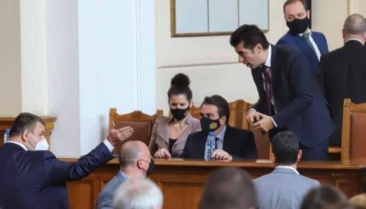 Нека Радев си спомни за Борисов, за цялото това задкулисие и да определи ролята си - на партньор или опонент на правителството