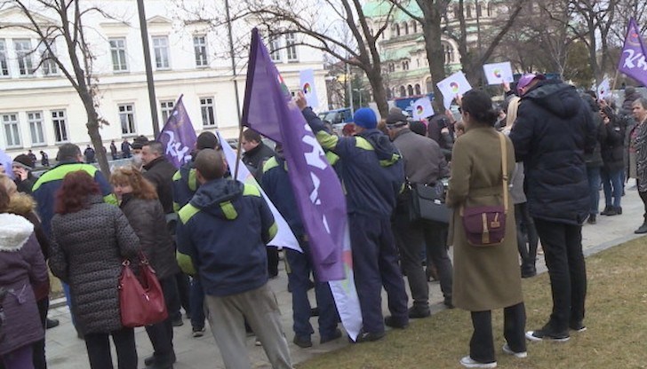 Сред протестиращите имаше музейни работници, огнеборци и представители на обществения транспорт Сред протестиращите имаше музейни работници, огнеборци и представители на обществения транспорт