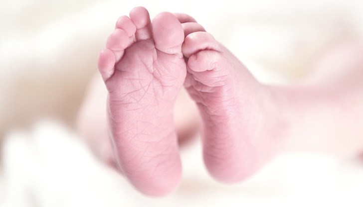 Майката е една от стотиците евакуирани, които втори ден се крият там Майката е една от стотиците евакуирани, които втори ден се крият там