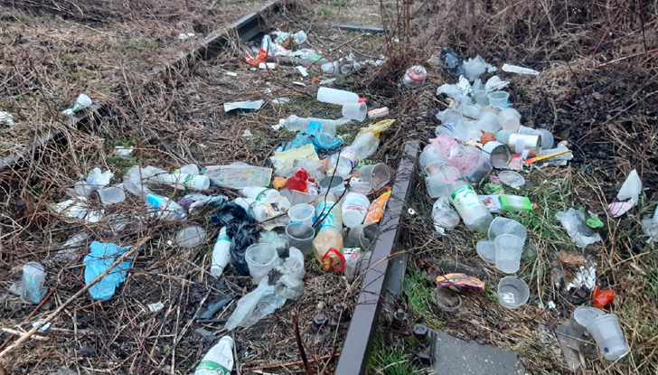 Това е малкото сметище в русенския квартал "Цветница".