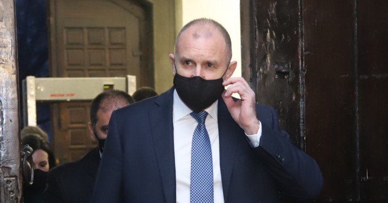 Президентът Румен Радев свика среща на държавните институции от 8:00