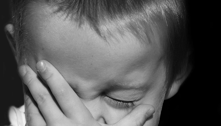 Дете с травма на главата е било принудено да чака