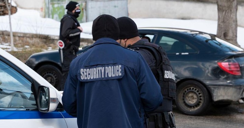 В момента свидетелства срещу двамата братя, за които се твърди,