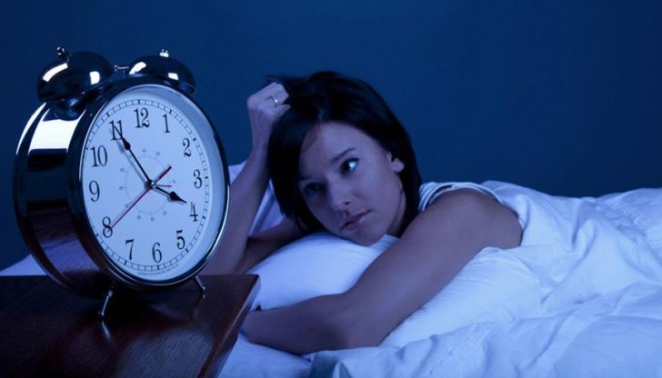 Специалисти обясняват, че с годините сънят на възрастния човек се