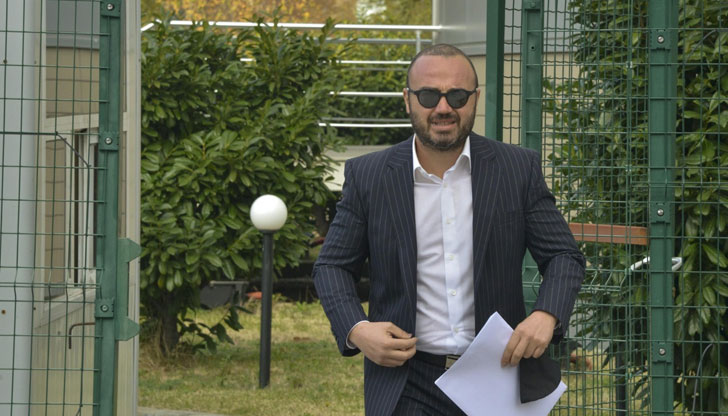 Съдът потвърждава отнемането на лиценза с аргумента, че заради повдигнато