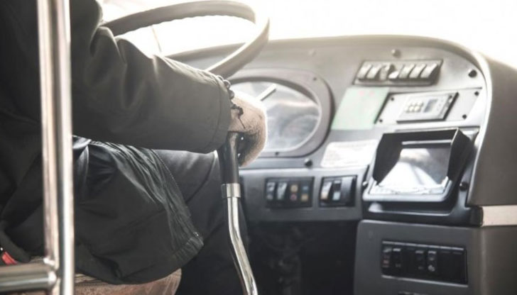 Дете е с хематомПиян шофьор на училищен автобус е ударил