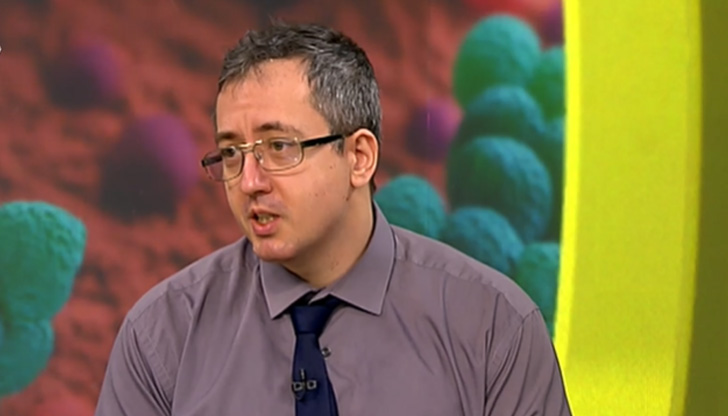 "Очаква ни втори пик на COVID вълната."Това каза в ефира