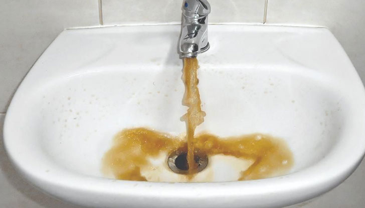 Кална вода потече от чешмите в кв.&ldquo;Долапите&ldquo; в РусеЗа това