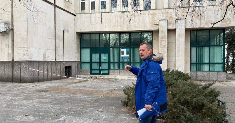 Основна сграда на Стопанска академия в Свищов пропада заради движение