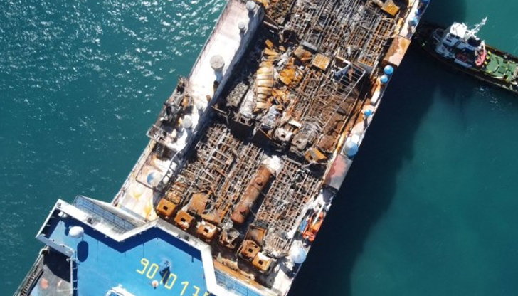 Юрофери Олимпия&ldquo; продължава да дими, фериботът е наклонен на една