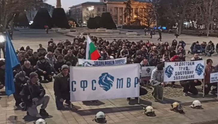 Униформените са против "реформите на парче"Русенски полицаи се включиха в