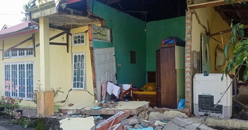 Властите в Индонезия са предупредили гражданите си да бъдат на