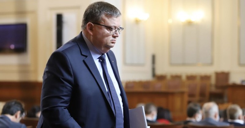 Шефът на КПКОНПИ обяви пред депутатите, че иска да си