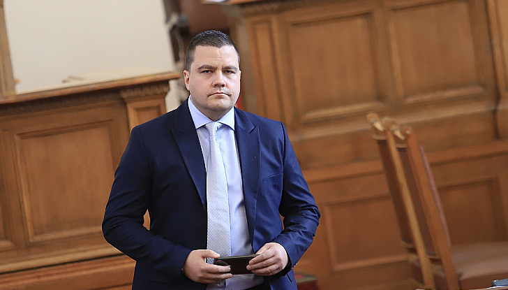 ГЕРБ, ДПС и &bdquo;Възраждане&ldquo; викат дръжте крадецаПовече от два месеца