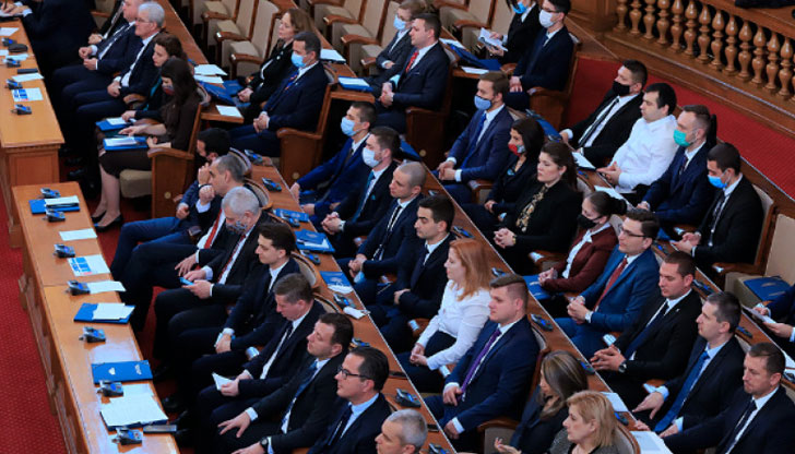 Властта с по-високи заплати от 1 март.При депутатите месечното възнаграждение