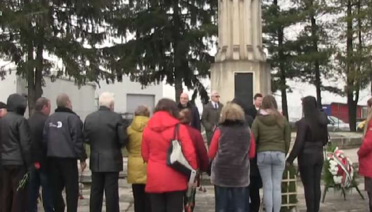 Русенци се събраха днес пред Паметника на русофилите, за да