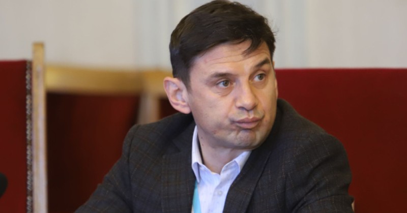 Поведението на управляващите, на властта като цяло, е гаф след