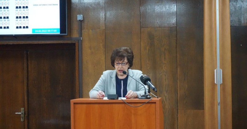 Д-р Теодора Константинова направи изказване от името на трите групи