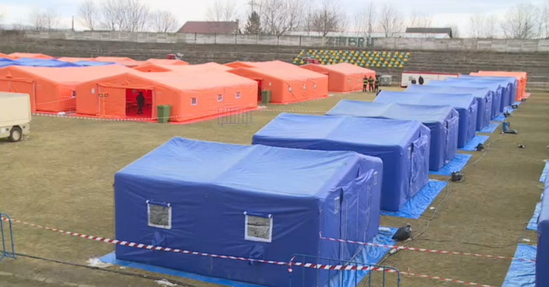 Близо 200 души са настанени във временния лагер на стадиона