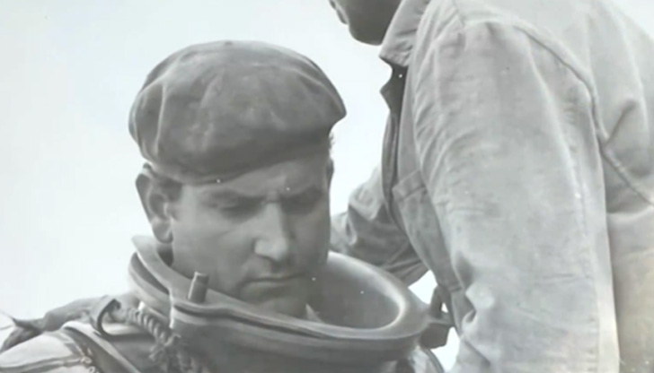 83-годишният гмуркач Кръстьо Стоев е с бистър ум, младолик и