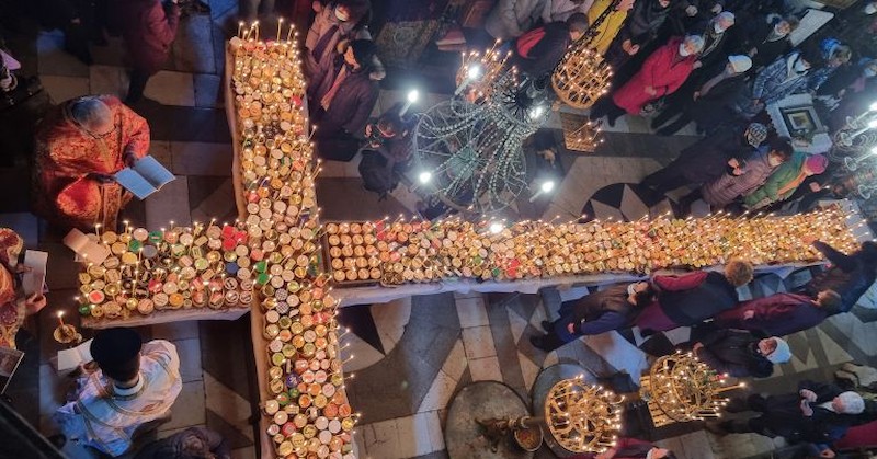 Вярва се, че осветеният в църквата мед е лечебенПо традиция