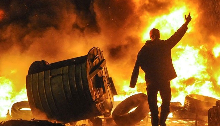 Втора тежка нощ очакват жителите на украинската столица КиевСтотици свидетелски