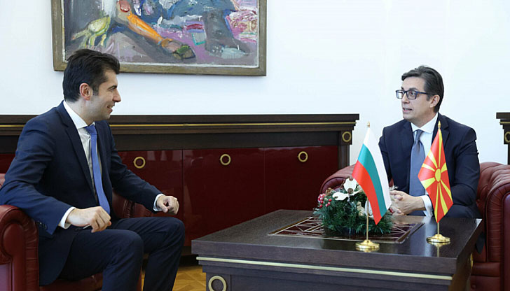 Имах възможност да разговарям с българския премиер Петков в кулоарите