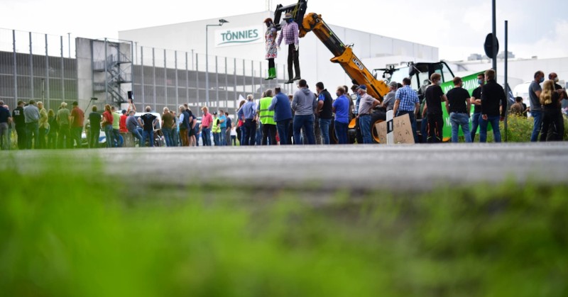 Работници от България и Румъния са мизерствали в мухлясали общежития