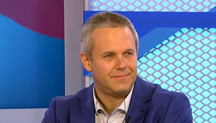 Липсата на електронни услуги в някои институции предизвиква опашки пред