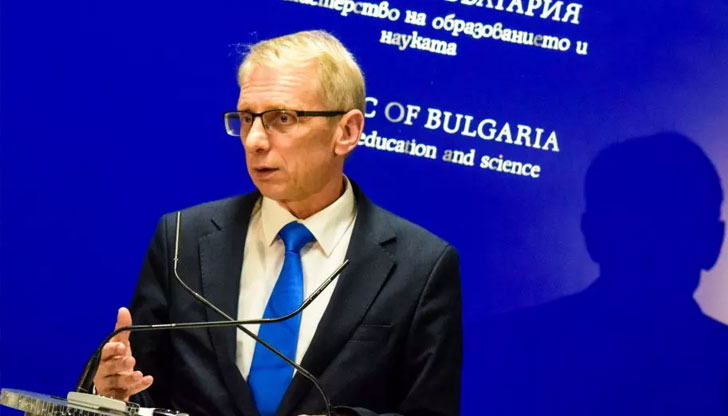 Проф. Кралов е наградил и себе си, констатират одитори от