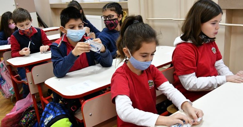 Продължава и присъственото обучение на децата от началните класове &ndash;